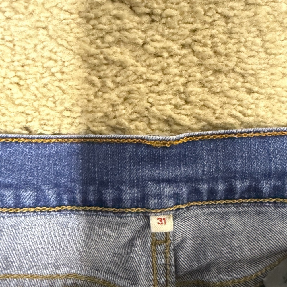 Levi's Mid Rise Blue Jean Shorts - Picture 4 of 4